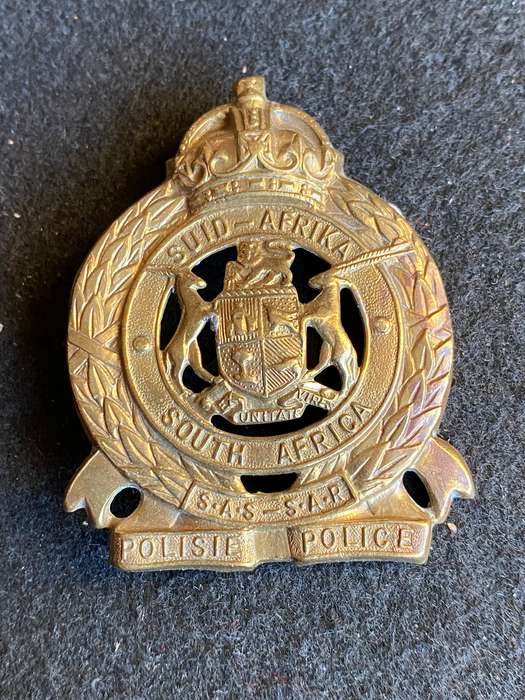 REP. OF SOUTH AFRICA POLICE HELMET BADGE-ONE LUG