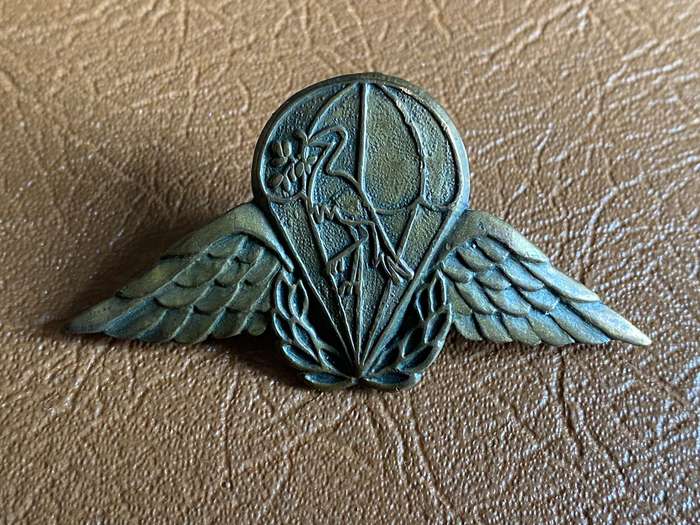 CISKEI PARACHUTE BATTALION,BLACKENED BERET BADGE-POST CIRCA 1991- 2 LUGS