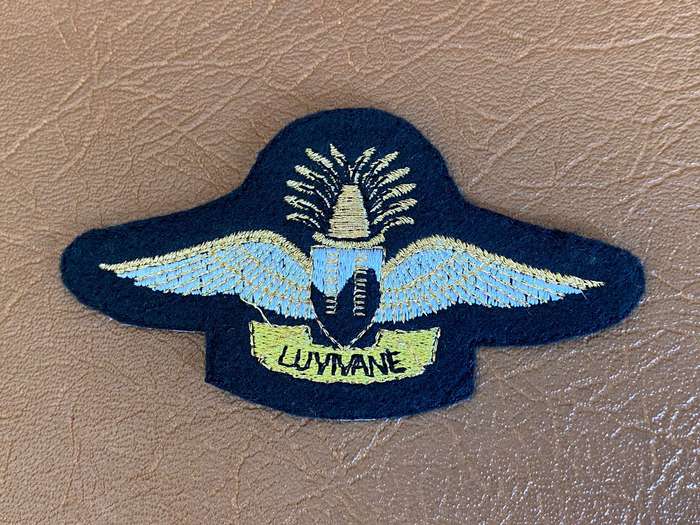SWAZILAND PARACHUTE INSTRUCTOR WING- WHITE AND GOLD ON BLACK FELT