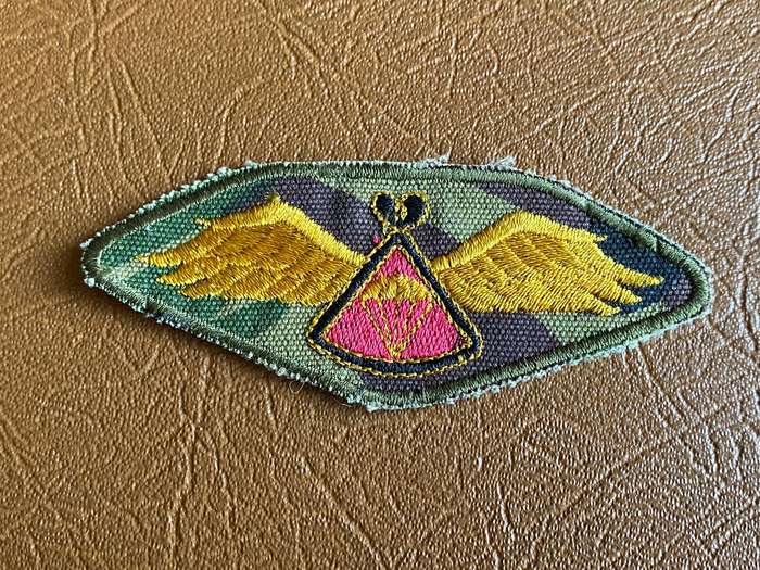 LESOTHO DEFENCE FORCE PARACHUTE WING-RED CENTRE