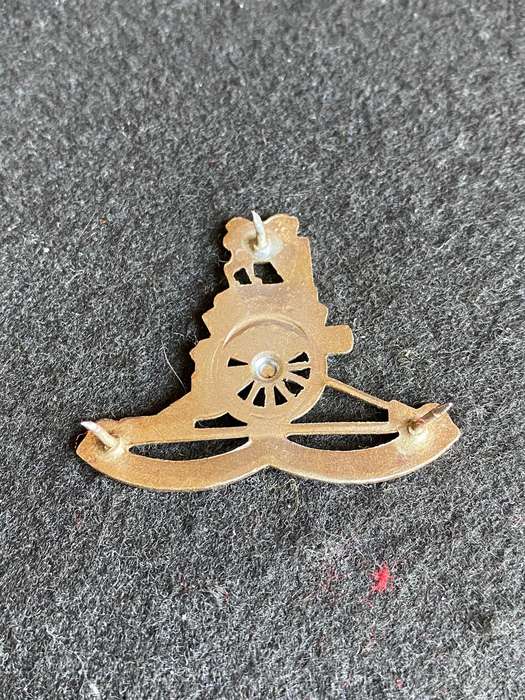 SA FIELD ARTILLERY CHROMED BERET BADGE-WORN FROM 1990'S- 3 PINS