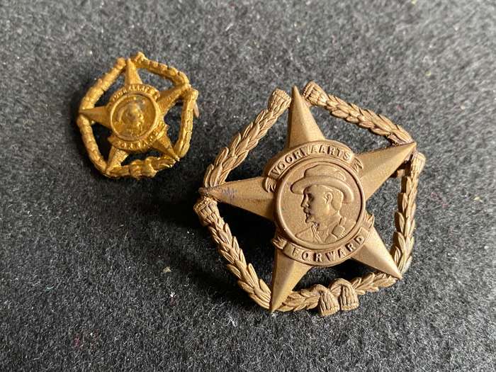 REGT. BOTHA CAP AND COLLAR 1934-45- ONE LUG MISSING