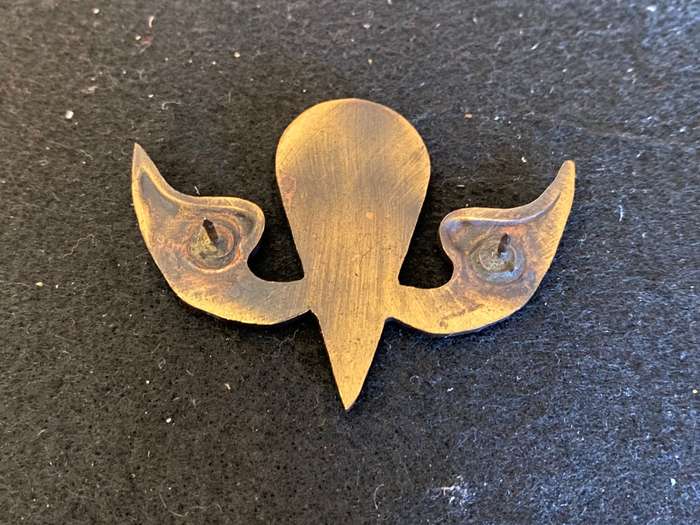 KENYA ARMY BASIC PARCCHUTE WINGS- 2 PINS