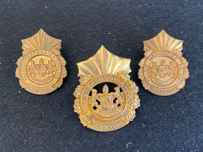 LEBOWA CAP AND COLLARS-OTHER RANKS- LUGS + PINS COMPLETE