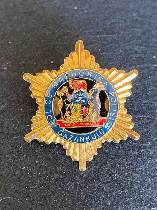 GAZANKULU POLICE OFFICERS CAP BADGE- 2 LUGS
