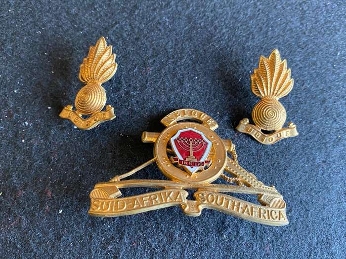 REGT. POTCH UNIVERSITEIT CAP AND COLLARS-WORN 1963-1976-LUGS + PINS COMPLETE