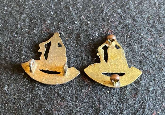CAPE CORPS COLLAR BADGE PAIR-WORN 1940-45-LUGS COMPLETE