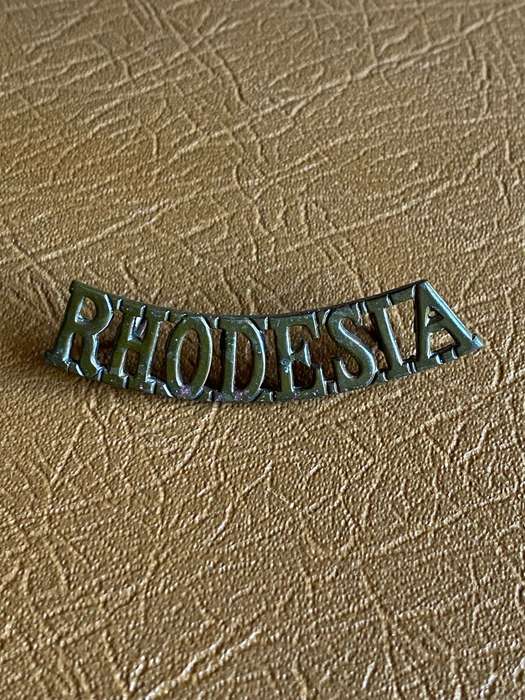 RHODESIA REGT. TITLE-WORN 1920'S-50'S- 2 LUGS