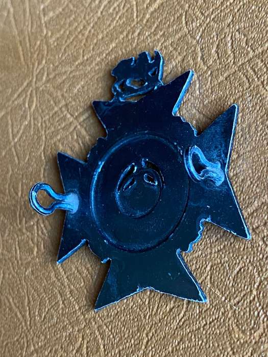 RHODESIAN REGT. BERET BADGE-WORN 1970-80- 2 LUGS