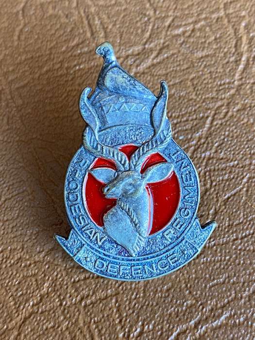 RHODESIA DEFENCE FORCE CAP BADGE- 2 LUGS