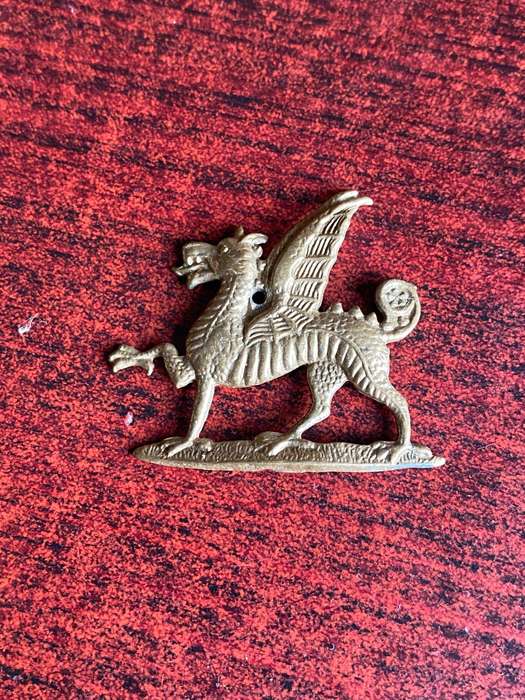 1ST MONMOUTHSHIRE REGT. (TF) 1922 CAP BADGE (NO LUGS)