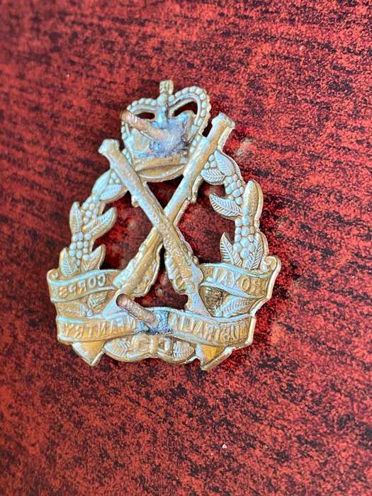 ROYAL INFANTRY AUSTRALIAN CORPS,CAP BADGE- 2 LUGS