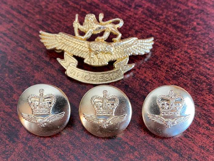RHODESIA AIR FORCE CAP BADGE AND 3 TUNIC BUTTONS-SOLD TOGETHER