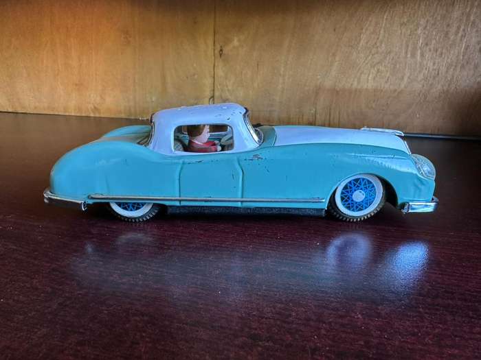 VINTAGE 1960'S LUCKY TIN LITHO FRONT ENGINE FRICTION TOY CAR-MEASURES 22 CM