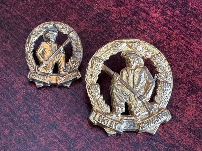SKIET COMMANDO BRASS CAP AND ONE COLLAR-LUGS COMPLETE 1954-1963