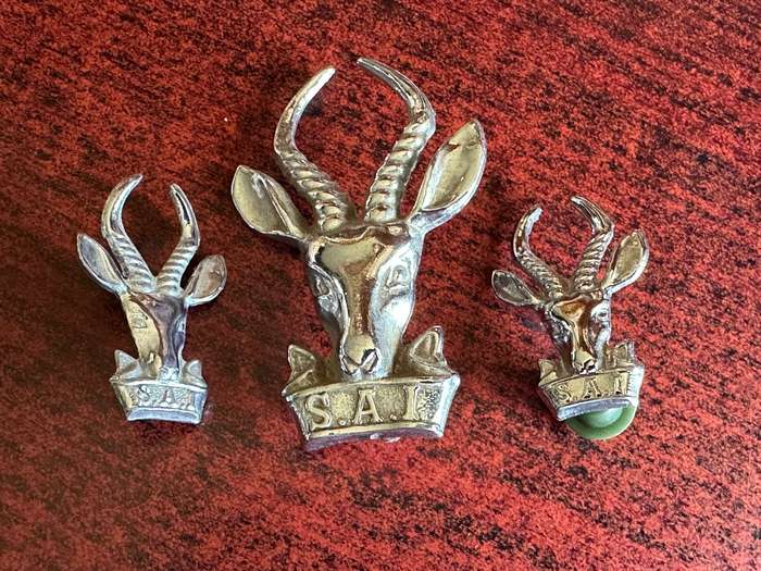 SA INFANTRY CORPS,CHROMED CAP AND COLLARS-WORN POST 1976-LUGS + PINS COMPLETE