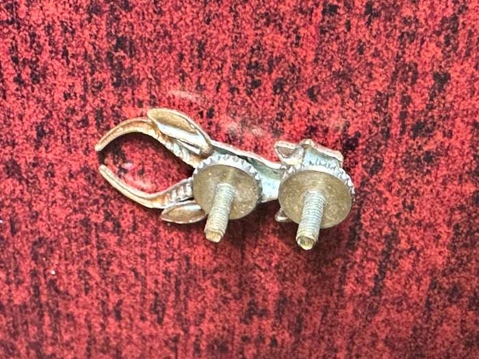 SA INF. CORPS BERET BADGE-GILDING METAL-WORN 1953 -1976- 2 X SCREW LUGS-SMALL VARIATION