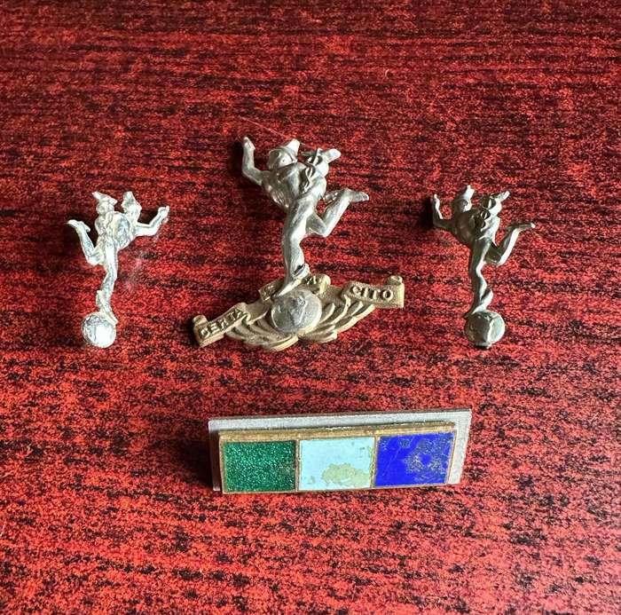 SA CORPS OF SIGNALS CAP,COLLARS AND BERET BAR-APPROVED 1957-LUGS + PINS COMPLETE