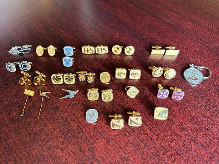 LARGE SELECTION OF CUFFLINKS AND OTHER BADGES-SOLD TOGETHER-ALL IN UNUSED CONDITION