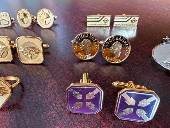 LARGE SELECTION OF CUFFLINKS AND OTHER BADGES-SOLD TOGETHER-ALL IN UNUSED CONDITION