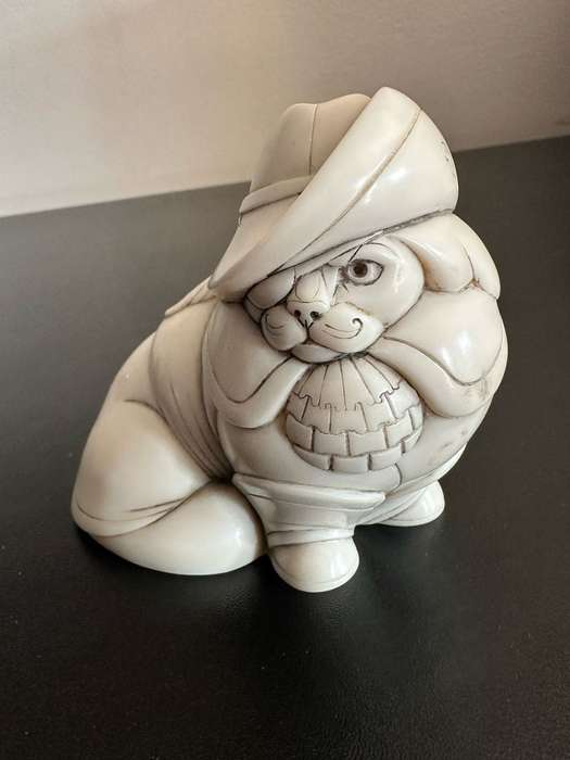 JOHN BICCARD,CRUSHED MARBLE-CAT D'ARTAGNAN 90 MM-GOOD CONDITION