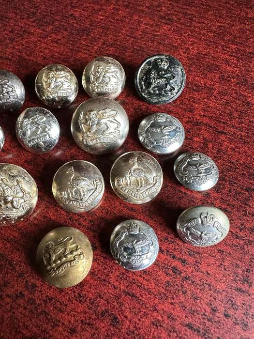 MIXED LOT OF RHODESIAN AND ZIMBABWE BUTTONS