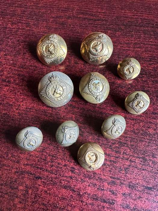 SA TUNIC BUTTONS IN GILT-WORN BY PERMANENT FORCE UNITS FROM 1923-1945