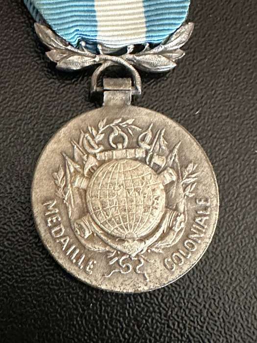 FRENCH COLONIAL MEDAL WITH BAR FOR FOREIGN LEGION IN INDO CHINA