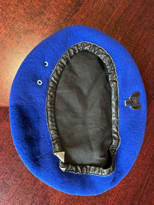 RHODESIAN 1 PSYCHOLOGICAL OPS UNIT BERET-ORIGINAL-THE CAP BADGE WITH MAKERS MARKINGS-THE BERET IS IN