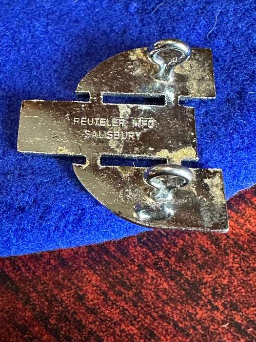 RHODESIAN 1 PSYCHOLOGICAL OPS UNIT BERET-ORIGINAL-THE CAP BADGE WITH MAKERS MARKINGS-THE BERET IS IN