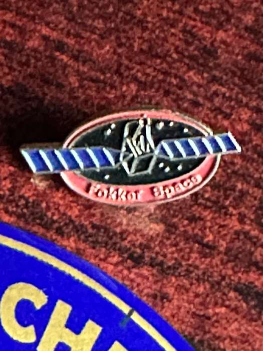 LARGE ENAMEL (DIAMETER 90MM) GERMAN ROCKET SOCIETY BADGE-SOLD WITH FOKKER SPACE PIN BADGE