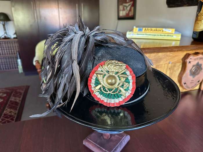 Italian Army Infantry Bergsagliesi Hat-Helmet with Insignia, Feathers, and Chin Strap