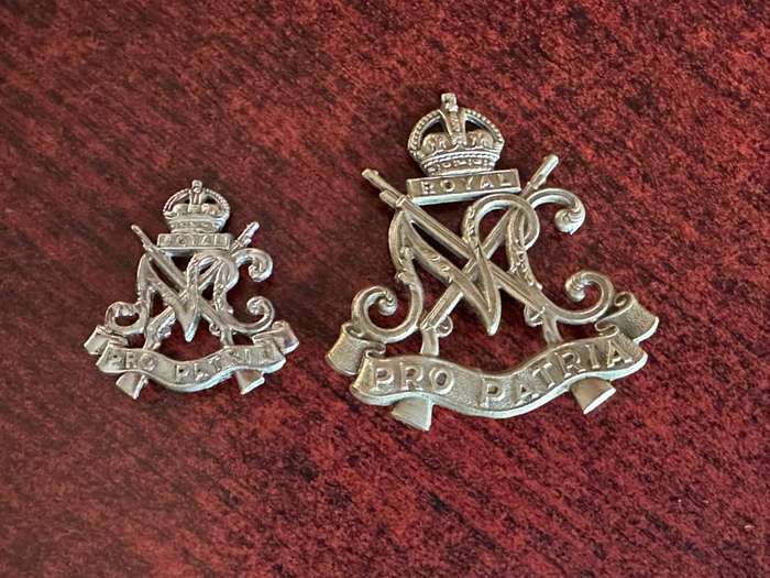 Royal Natal carbineers cap and one collar. Worn 1936-1940's. Lugs complete