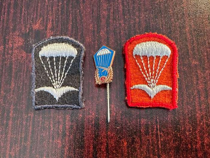 East German para beret badges red (officers) black (Nco's)