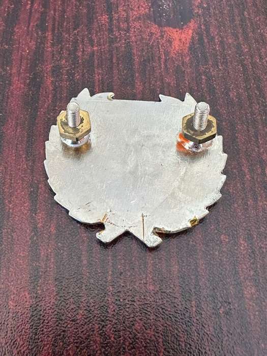 72 Motorised Brigade HQ gold wreath and enamel cap badge. Approved in 1986. 2 x screw lugs.