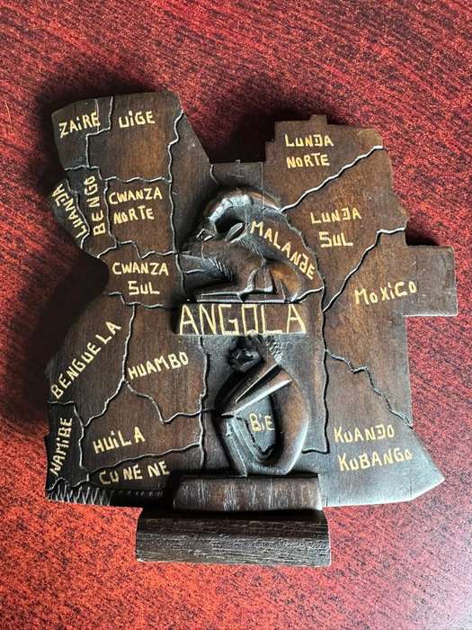 Border War period, Angolan plaque. Height 17 cm.