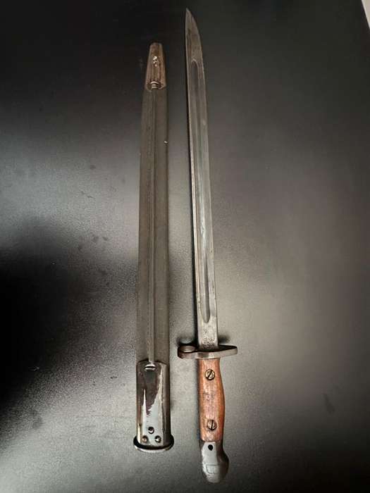 1907 Pattern bayonet with scabbard. Good condition.