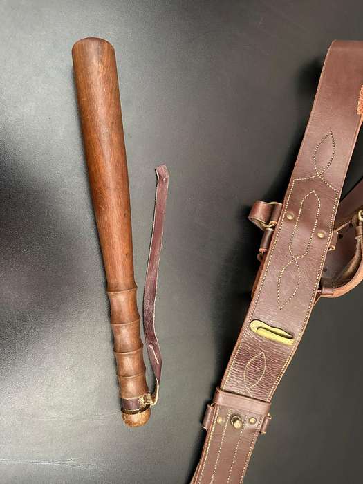 Old Police Sambrown and batton. No markings - 1