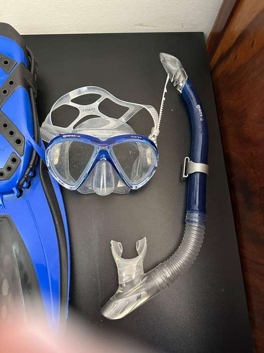 Mares Aquazone snorkel and diving fins combo. Size LxL (adjustable) Condition complete, no damage. O