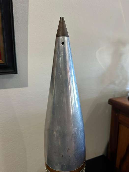 90 mm Practice projectile for Ratel 90 or Eland 90. Height 50,5 cm, diameter at base 9 cm.