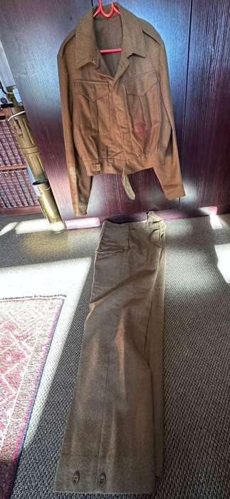 Old SA army Bunny jacket (size large). Measures 52cm armpit to armpit , labelled and dated 1956. Siz