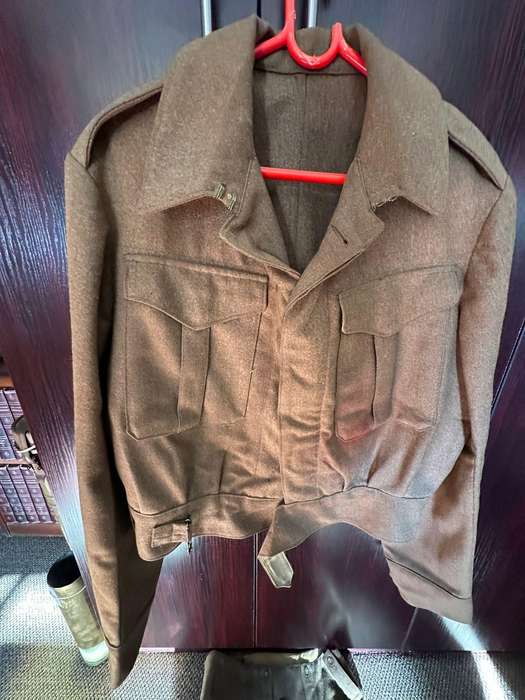 Old SA army Bunny jacket (size large). Measures 52cm armpit to armpit , labelled and dated 1956. Siz