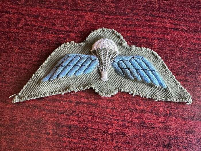 Rhodesian paratrooper wing for field uniform. Worn 1960's-1980. Padded. Authentic used item.