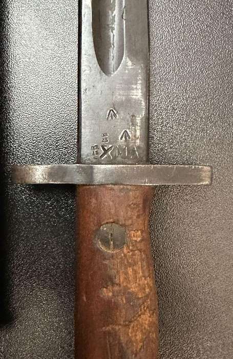 1907 Pattern bayonet with scabbard. Please look at pictures for markings. Still good condition.