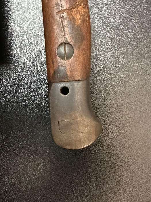 1907 Pattern bayonet with scabbard. Please look at pictures for markings. Still good condition.