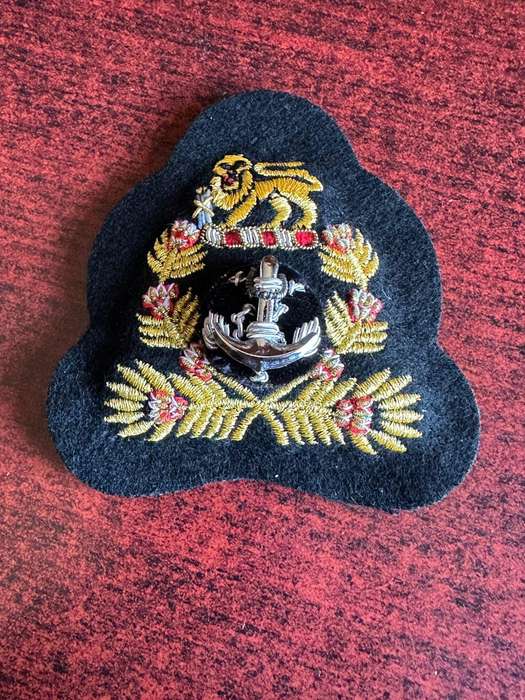 SA Navy Warrant officers cap badge. 1961-2003. Bullion wire badge with variation in the Lion's tail.