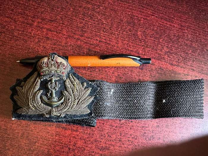 SA Navy pre 1961 officers cap badge. Padded + bullion embroidered.