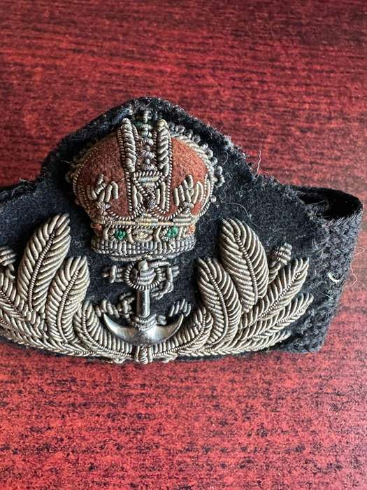 SA Navy pre 1961 officers cap badge. Padded + bullion embroidered.