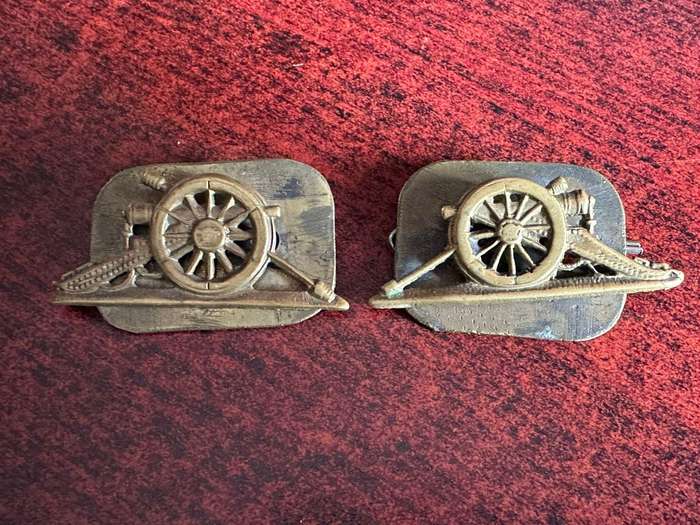 Royal Artillery sergeants arm badge pair.