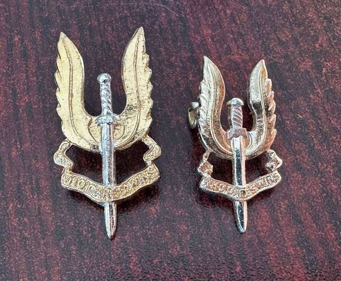 Rhodesia SAS anodised cap and one collar badge. Original. Lugs complete. 1960-1980.